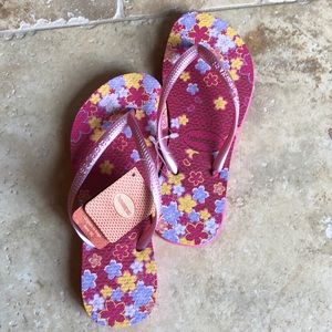 Girls Havaiana’s  sandals